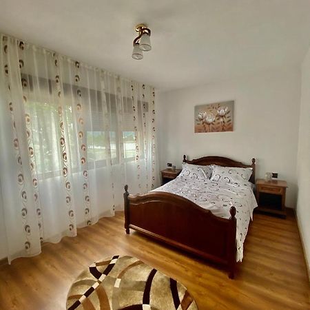Appartamento Apartament Sunshine Orşova Esterno foto