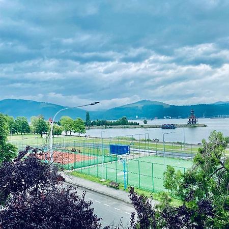 Appartamento Apartament Sunshine Orşova Esterno foto