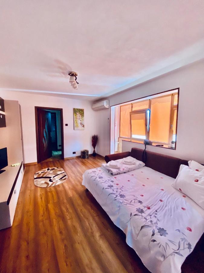 Appartamento Apartament Sunshine Orşova Esterno foto