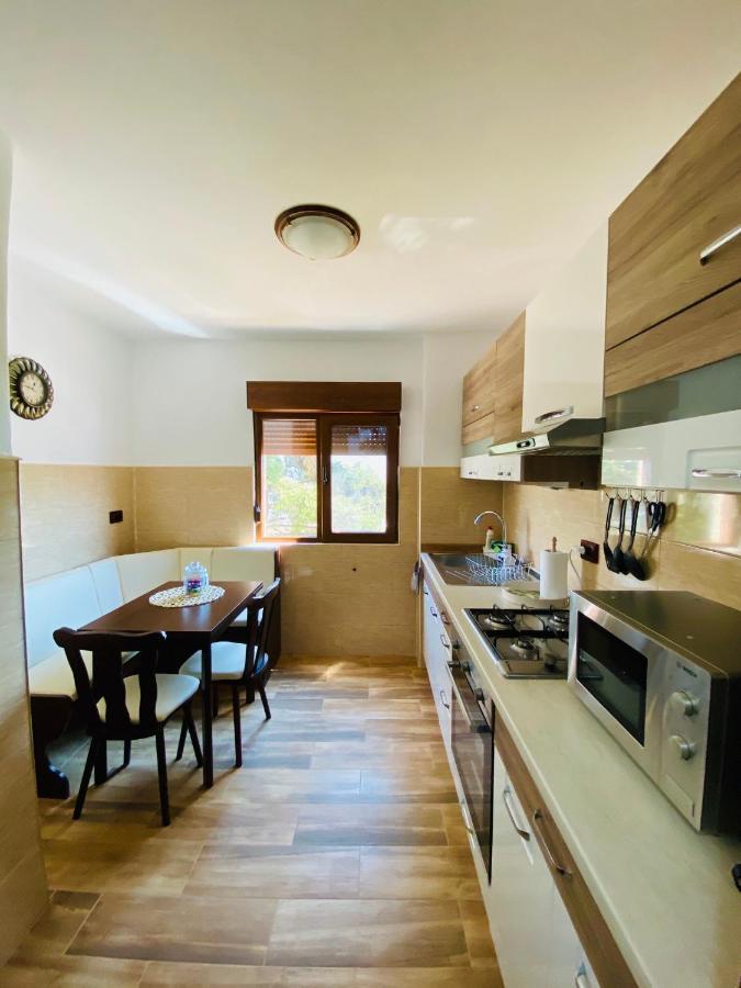 Appartamento Apartament Sunshine Orşova Esterno foto
