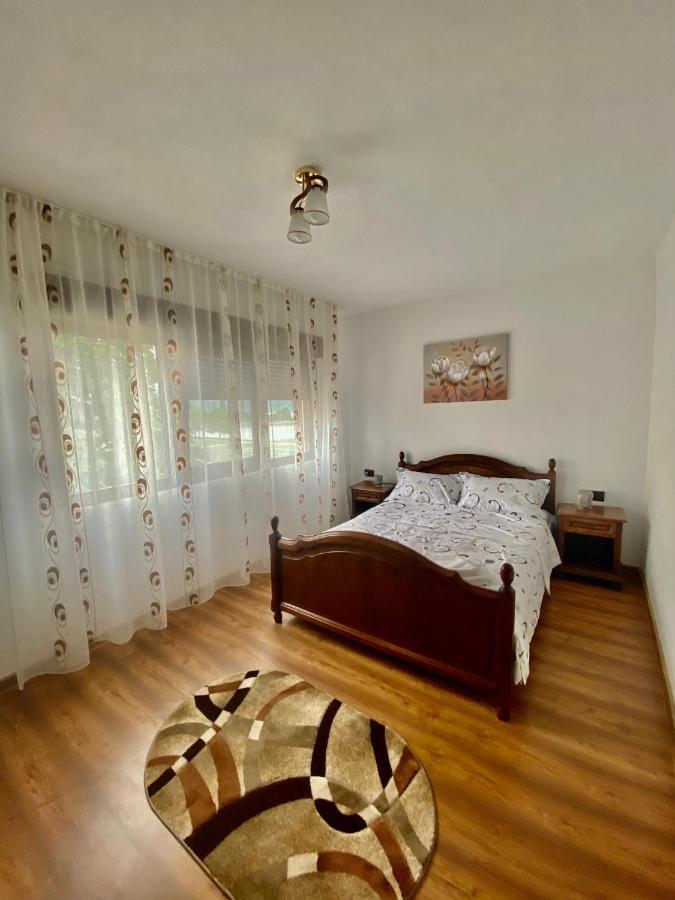 Appartamento Apartament Sunshine Orşova Esterno foto