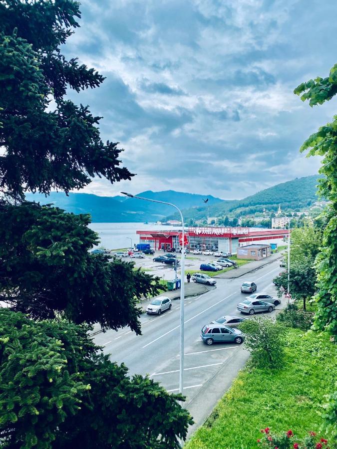Appartamento Apartament Sunshine Orşova Esterno foto